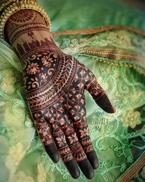 The therapeutic benefits of Mehndi in color street celebrations